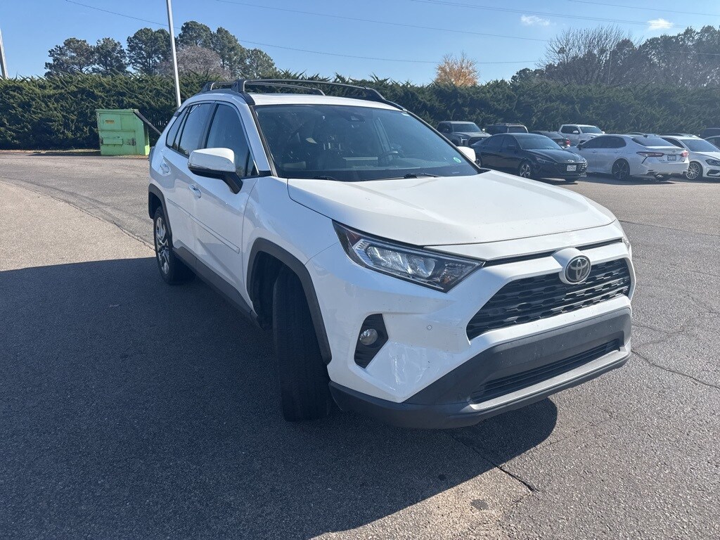 2019 Toyota RAV4 XLE Premium photo 3