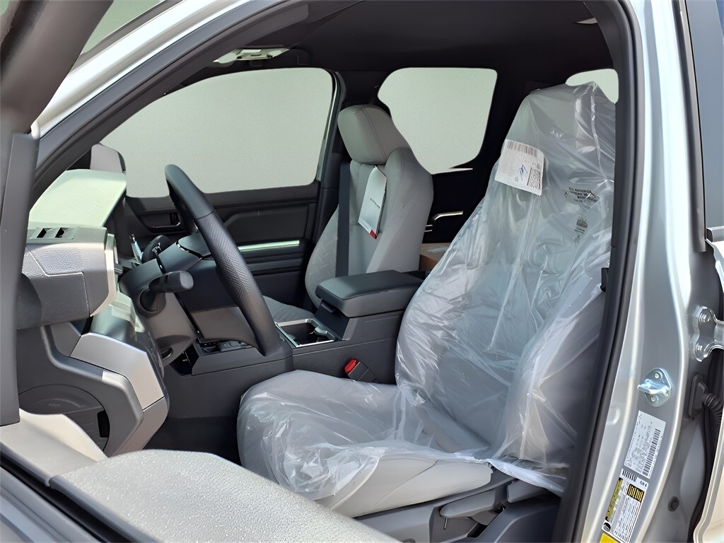 2025 Toyota Tacoma SR5 photo 3