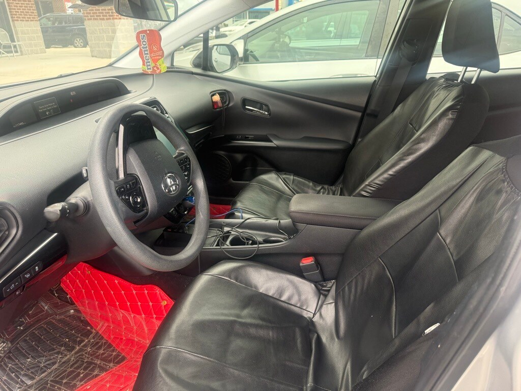 2022 Toyota Prius L photo 4