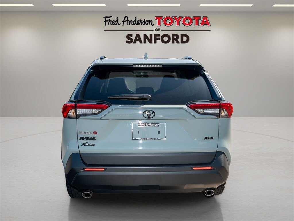 2022 Toyota RAV4 XLE photo 4