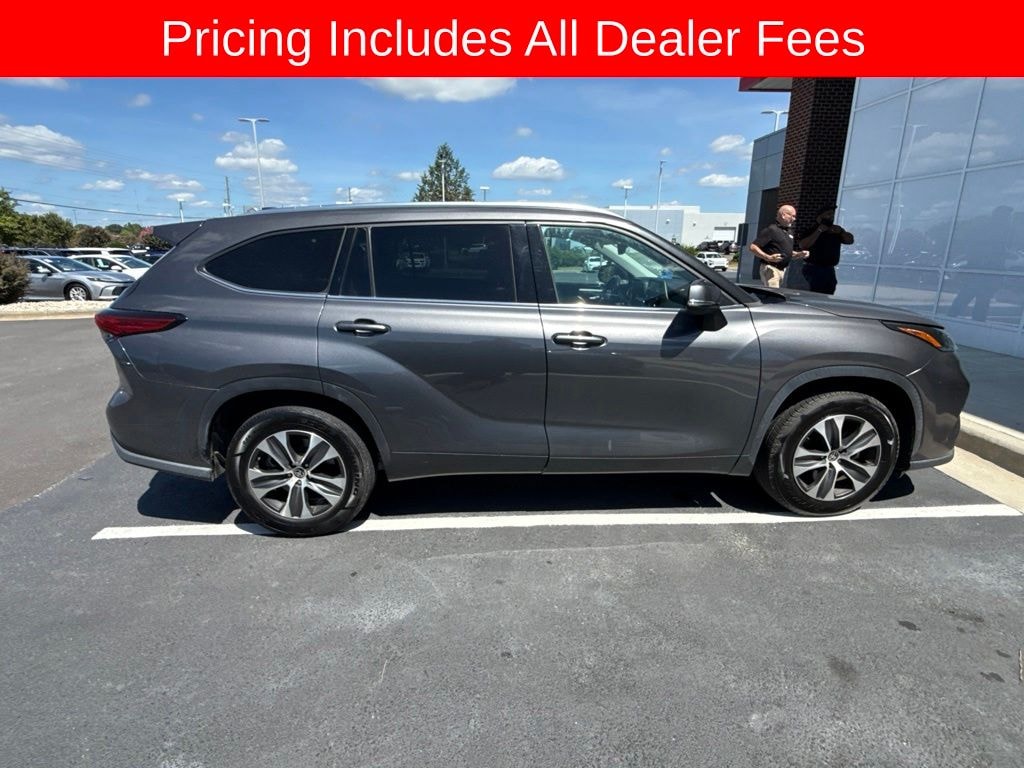 Used 2021 Toyota Highlander XLE SUV