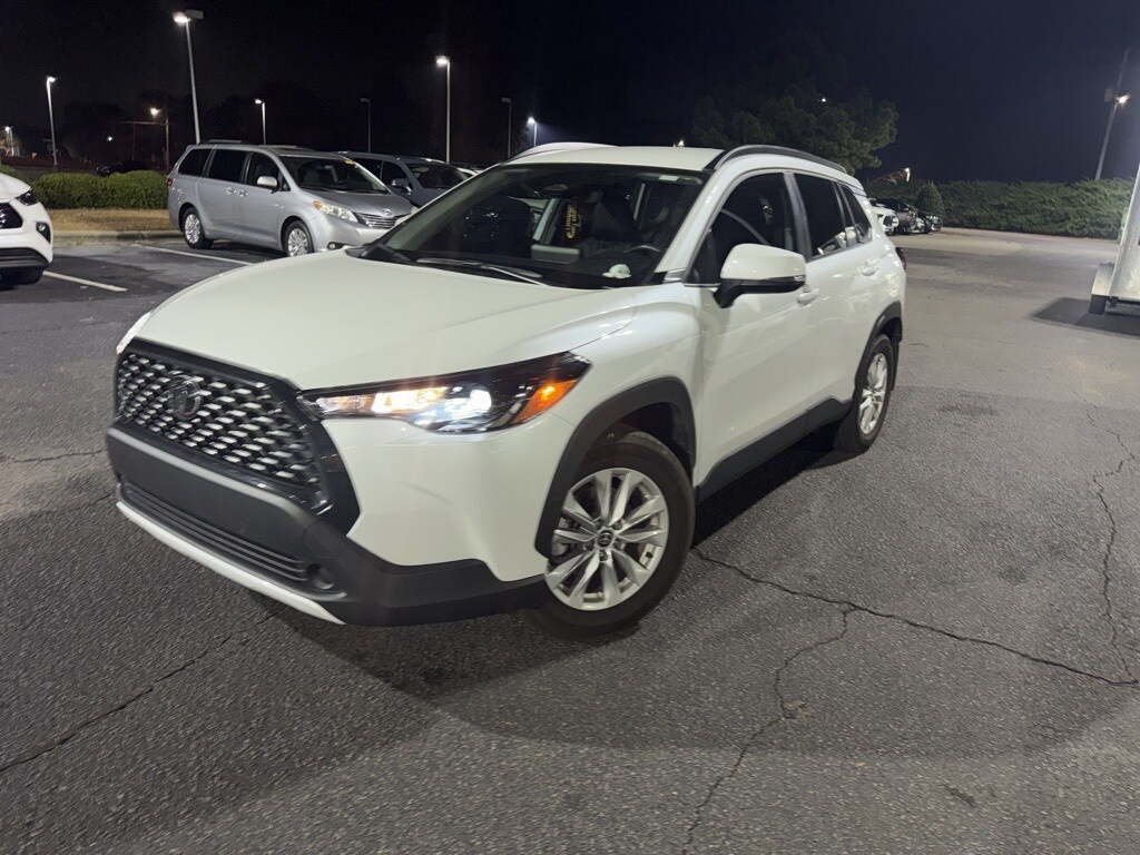 2024 Toyota Corolla Cross LE photo 2