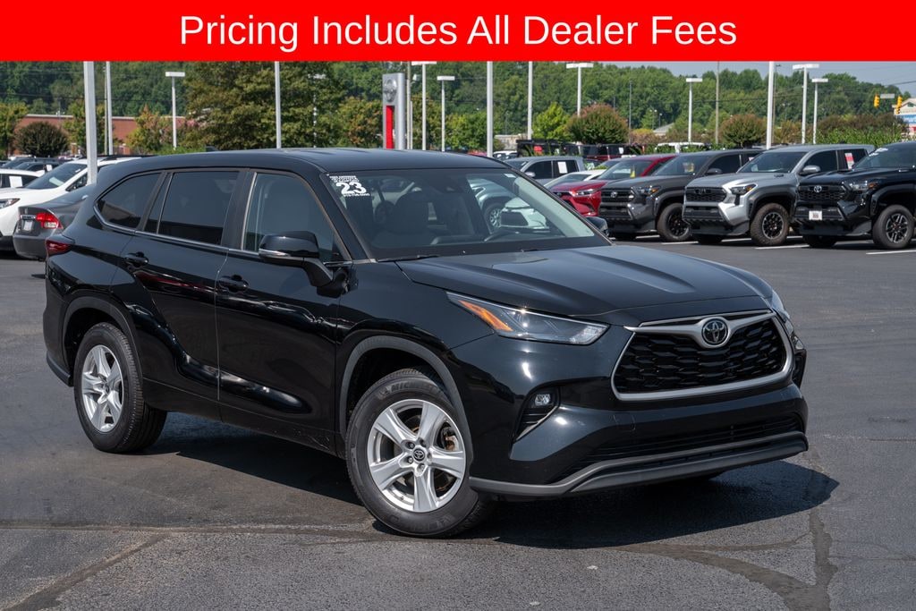 Used 2023 Toyota Highlander LE SUV