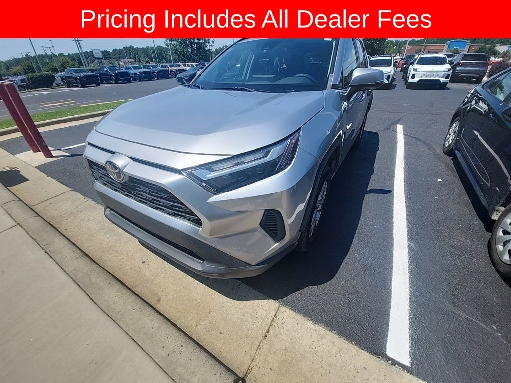 2023 Toyota RAV4 XLE FWD's photo