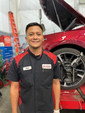 Staff member Enrique Lim from 0ad4bae33bdb