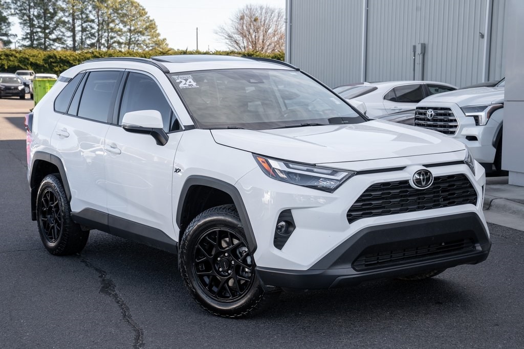 2024 Toyota RAV4 XLE's photo