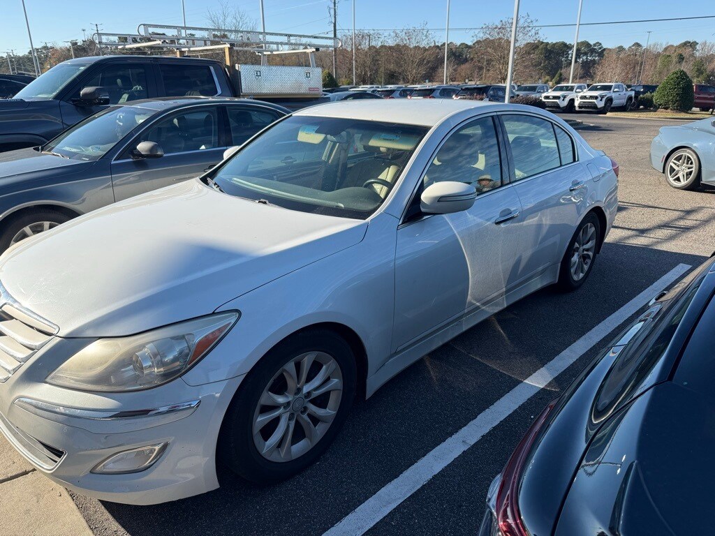 2012 Hyundai Genesis 3.8 photo 3