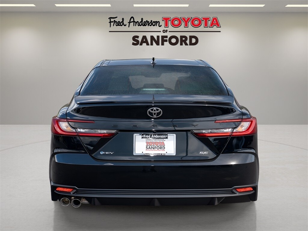 2025 Toyota Camry SE photo 4