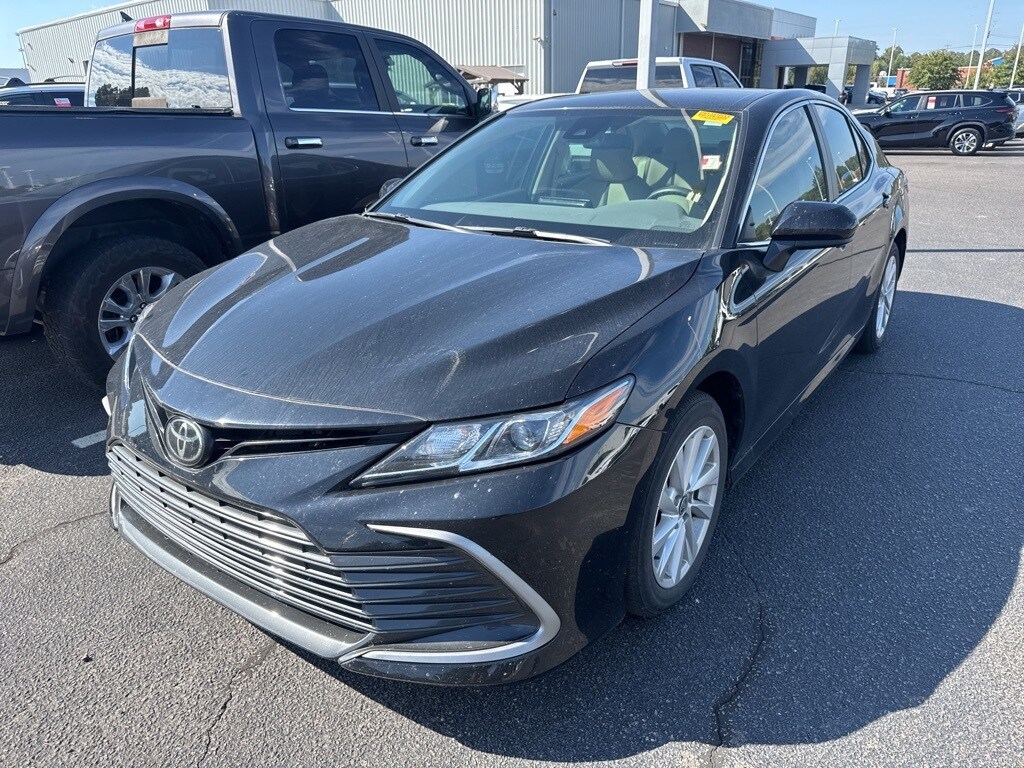 2023 Toyota Camry LE photo 3