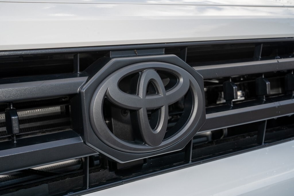 2025 Toyota 4Runner SR5 photo 3