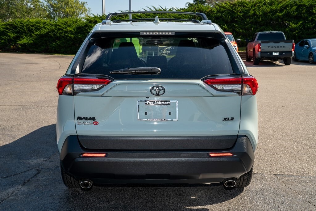 2022 Toyota RAV4 XLE photo 4