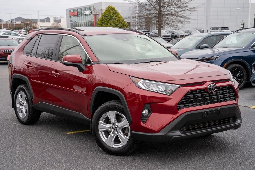 2019 Toyota RAV4 XLE's photo