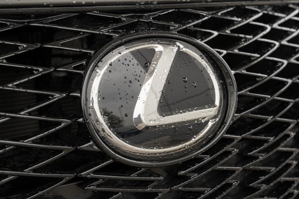 2024 Lexus IS 350 F SPORT photo 3