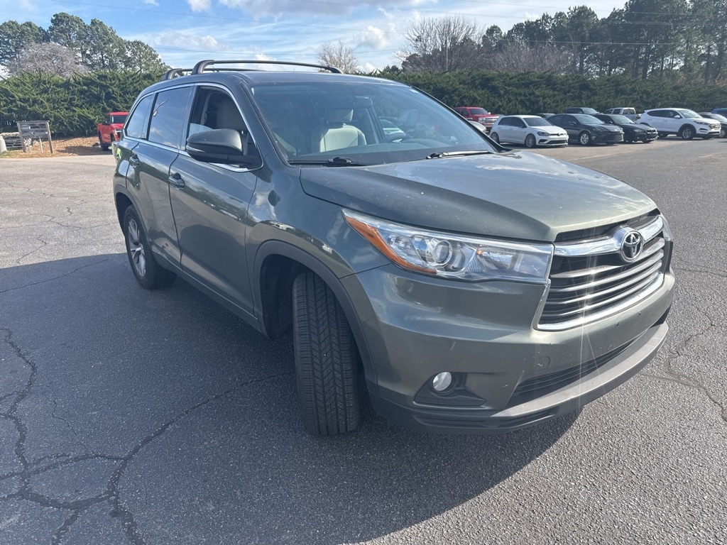 Used 2015 Toyota Highlander LE V6 SUV