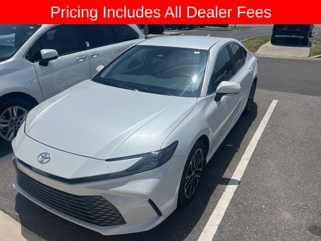 2025 Toyota Camry XLE Hybrid's photo