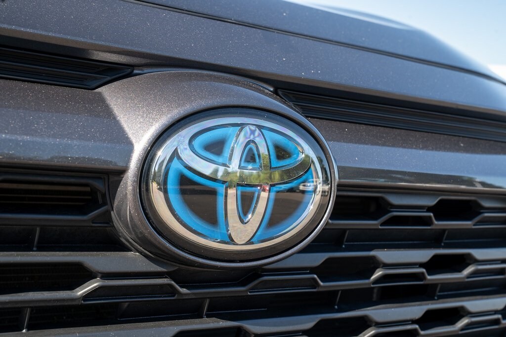 2024 Toyota RAV4 Hybrid XLE photo 3