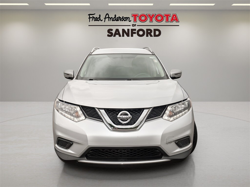 2016 Nissan Rogue SV photo 2