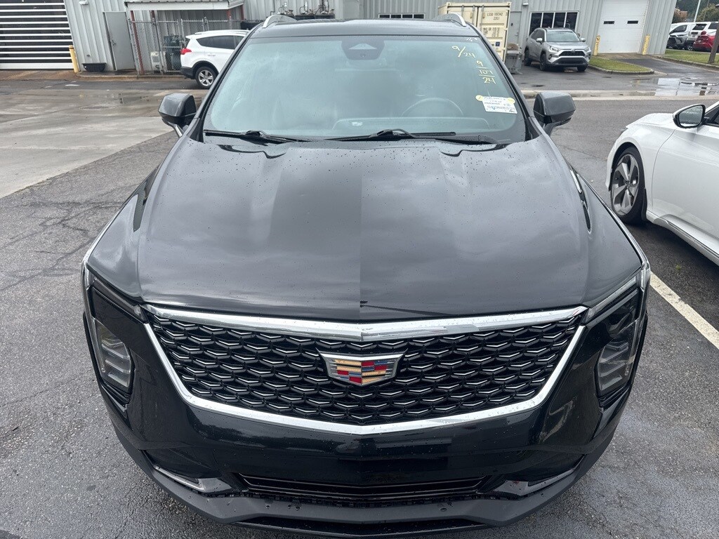 2024 Cadillac XT4 Premium Luxury photo 2