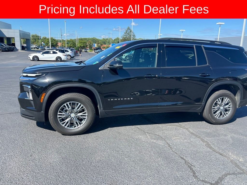 Used 2024 Chevrolet Traverse LT SUV