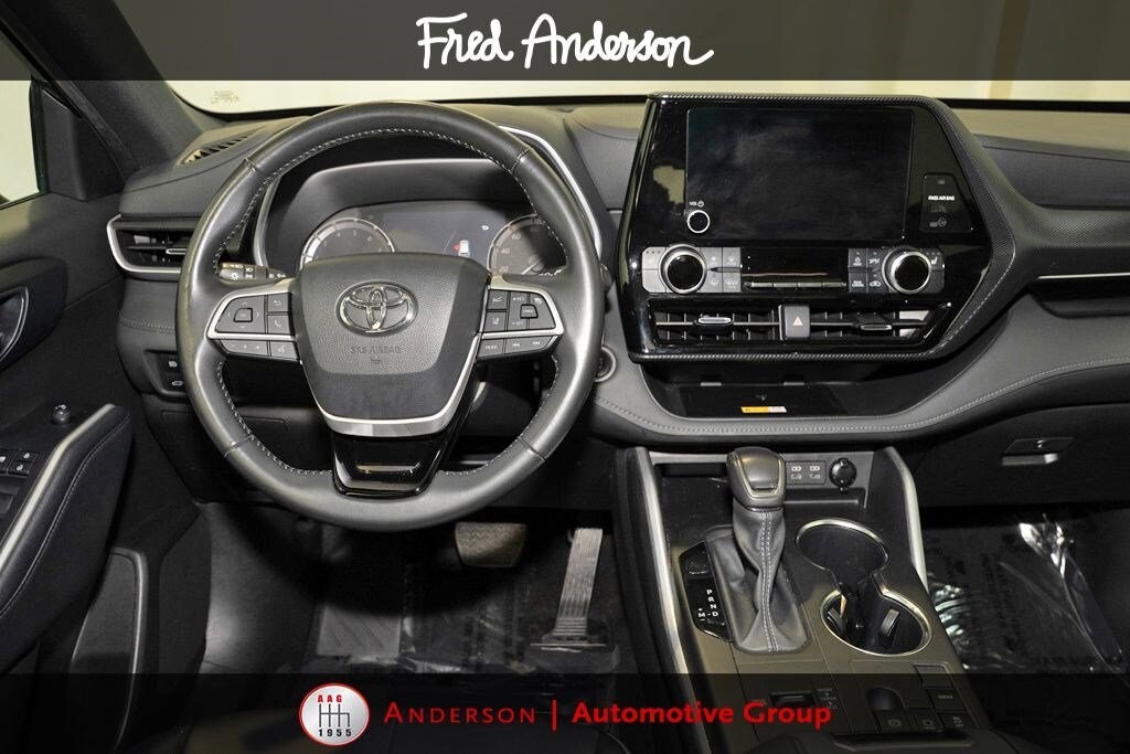 2024 Toyota Highlander XSE photo 2