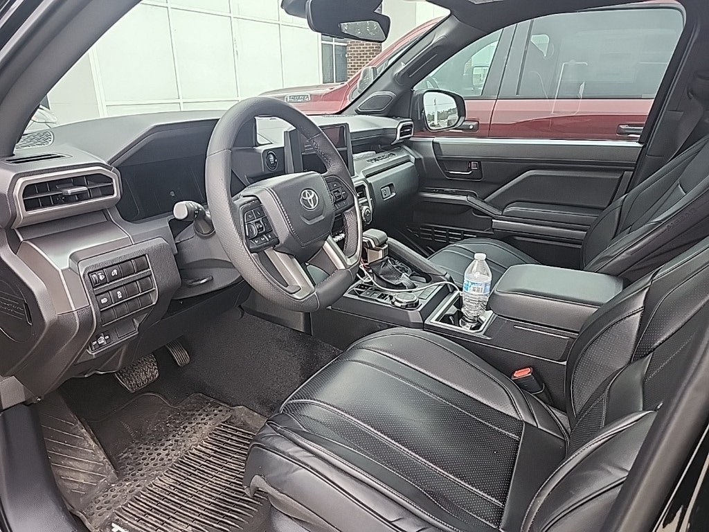 2024 Toyota Tacoma SR5's photo