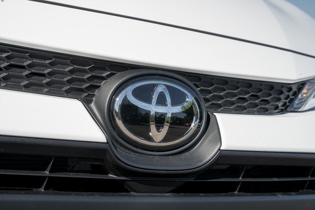 2024 Toyota Corolla LE photo 3