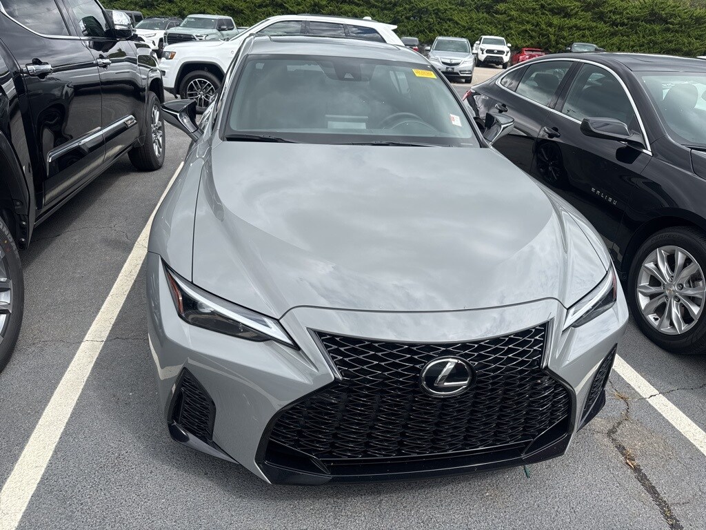 2024 Lexus IS 350 F SPORT photo 3