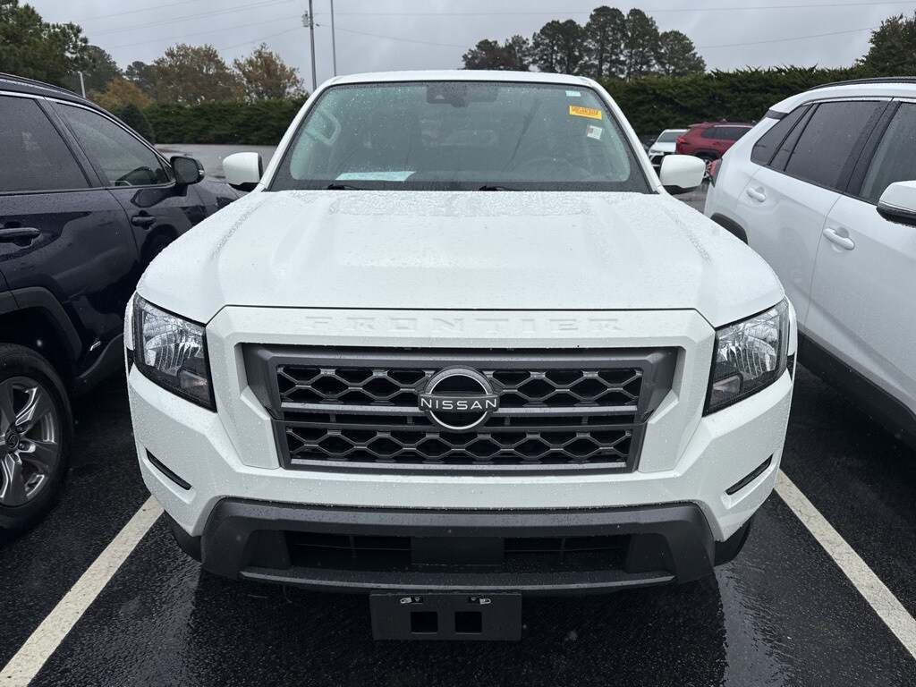 2023 Nissan Frontier SV photo 2
