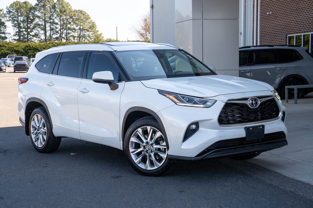2023 Toyota Highlander SUV 