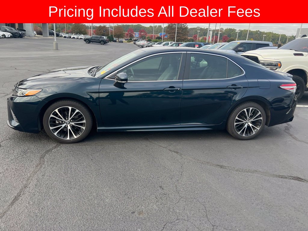 Used 2018 Toyota Camry SE Sedan
