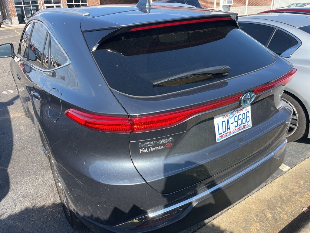 2024 Toyota Venza XLE photo 3