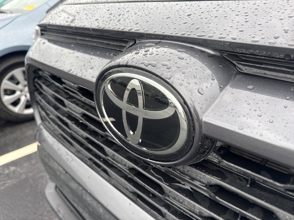 2024 Toyota RAV4 XLE Premium photo 2