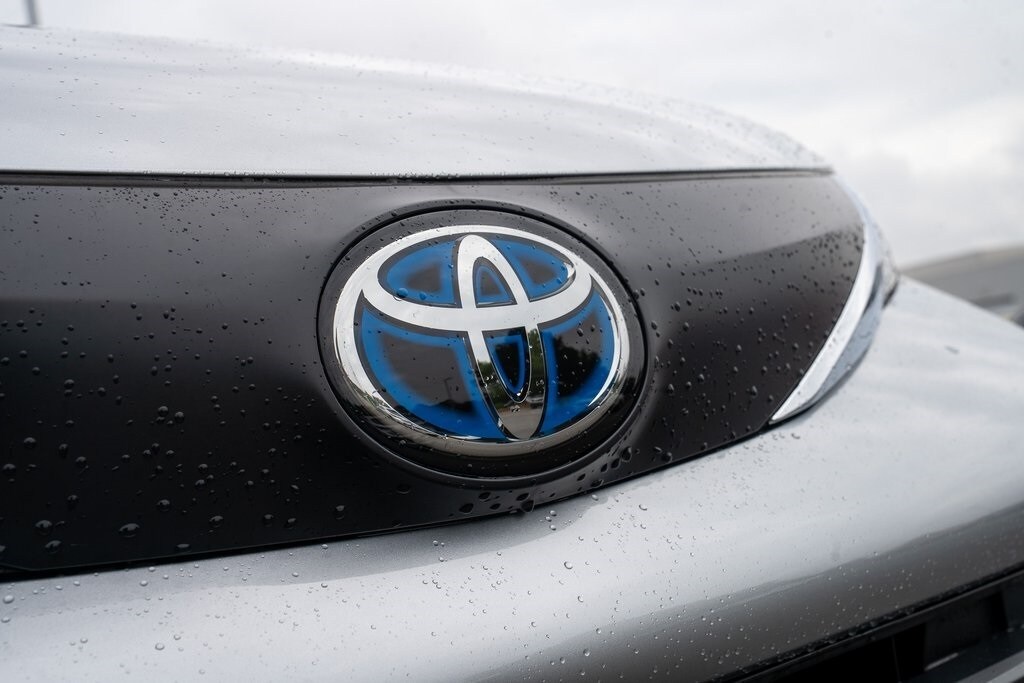 2025 Toyota Sienna XLE photo 3