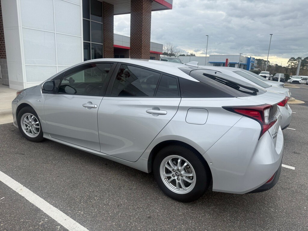 2022 Toyota Prius L photo 3
