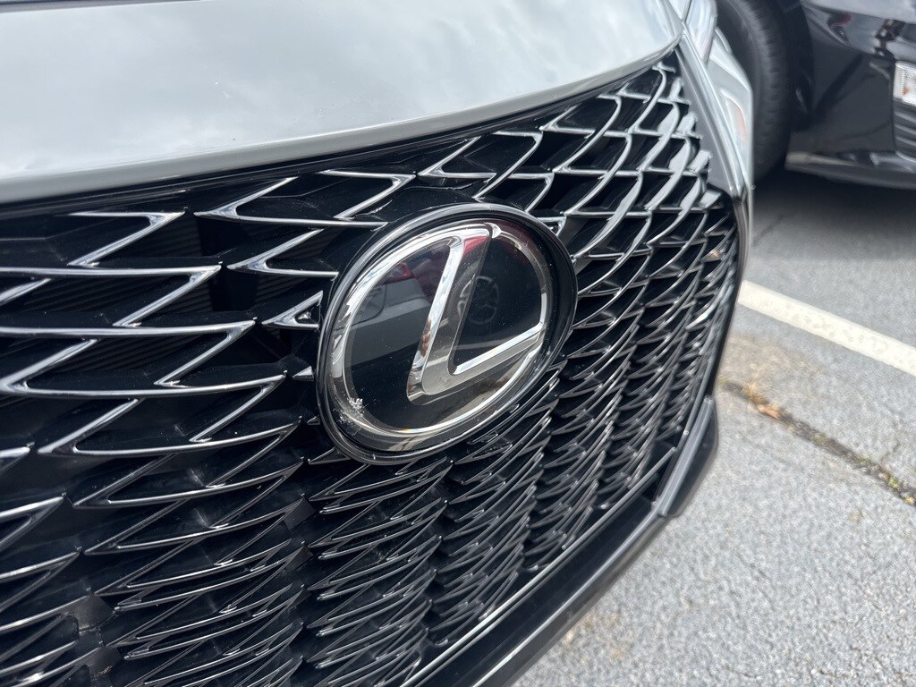 2024 Lexus IS 350 F SPORT photo 2