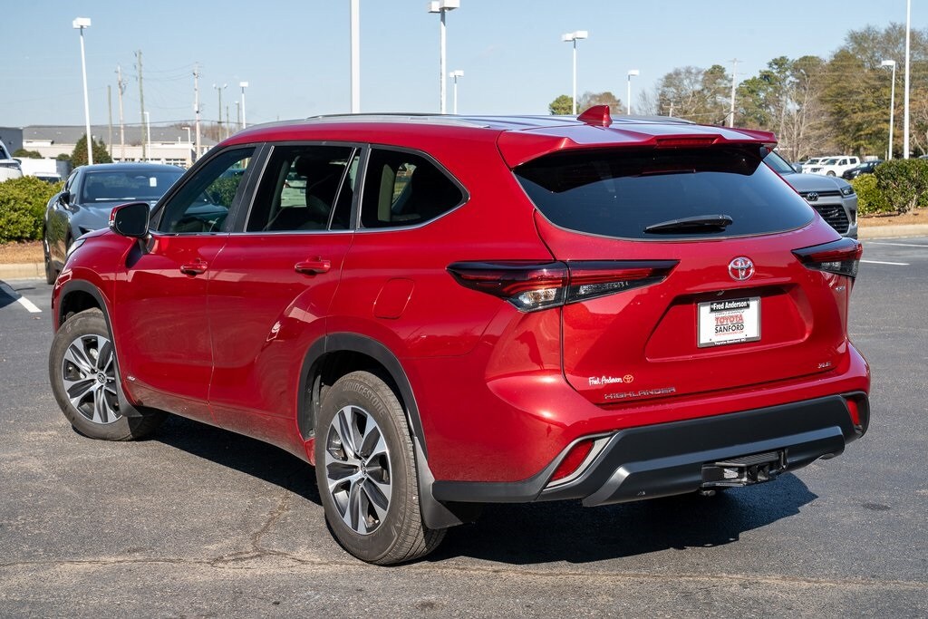 2025 Toyota Highlander Hybrid XLE photo 3