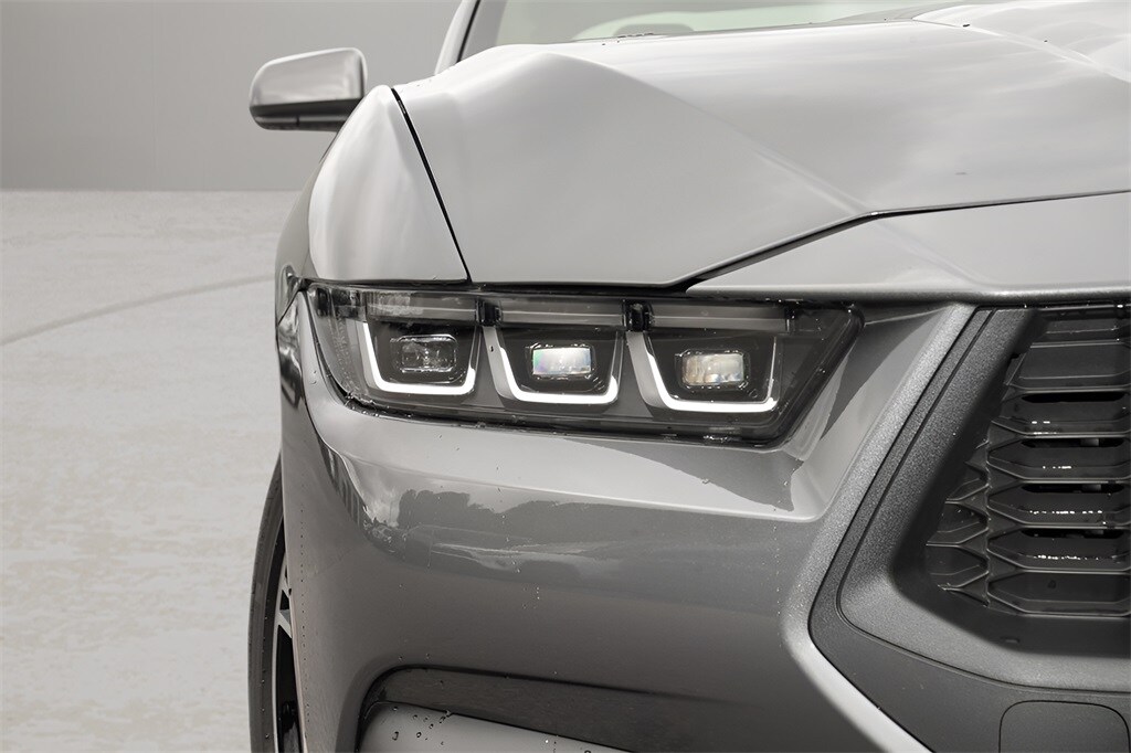 2024 Ford Mustang EcoBoost photo 3
