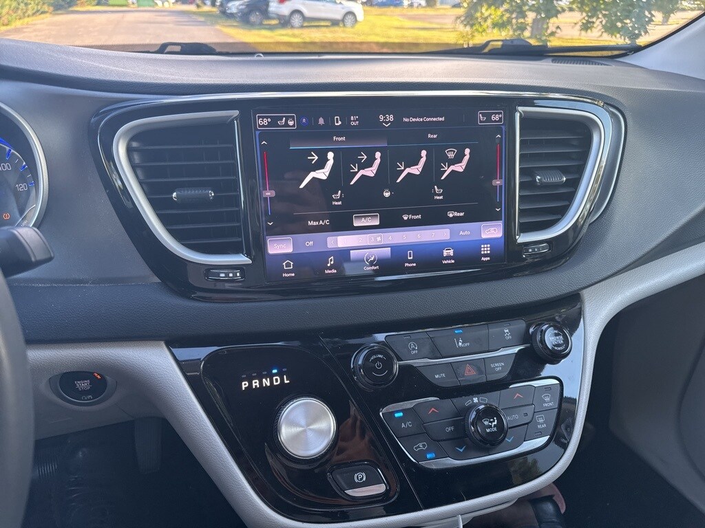 2022 Chrysler Pacifica Touring L photo 4