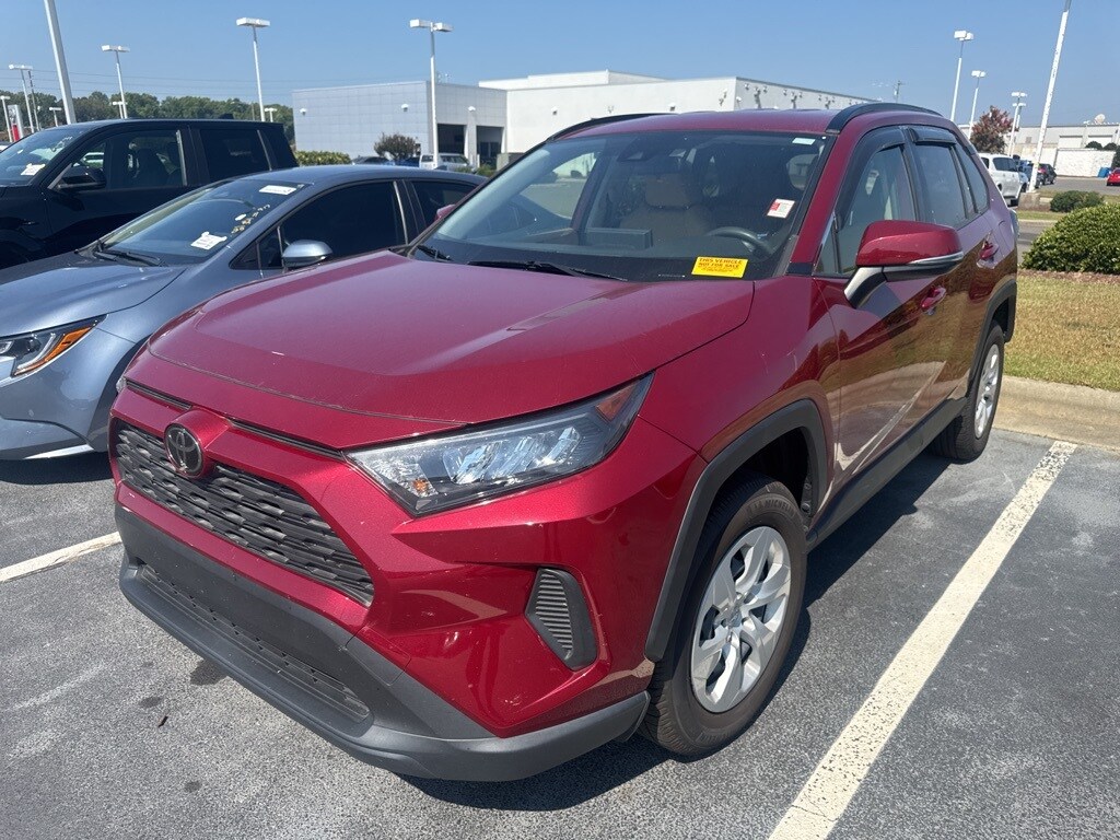 2019 Toyota RAV4 LE photo 3