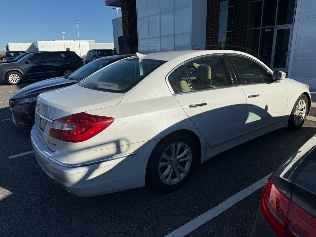 2012 Hyundai Genesis 3.8 photo 2