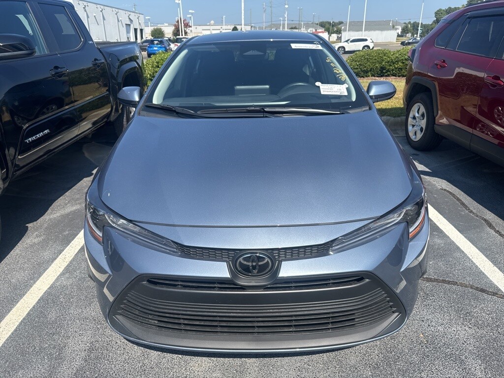 2025 Toyota Corolla LE photo 2