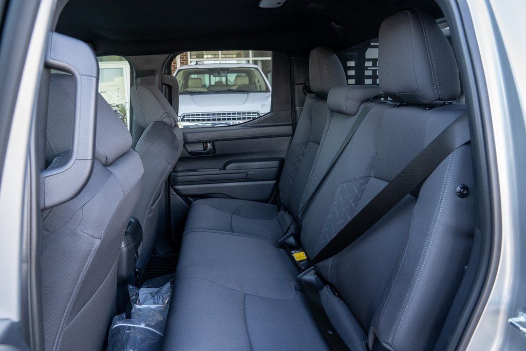 2025 Toyota Tacoma SR5 - Photo 8