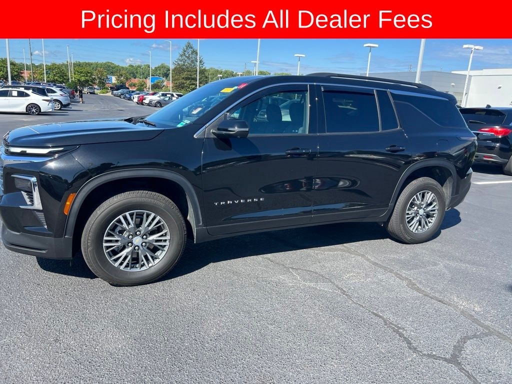 Used 2024 Chevrolet Traverse LT SUV