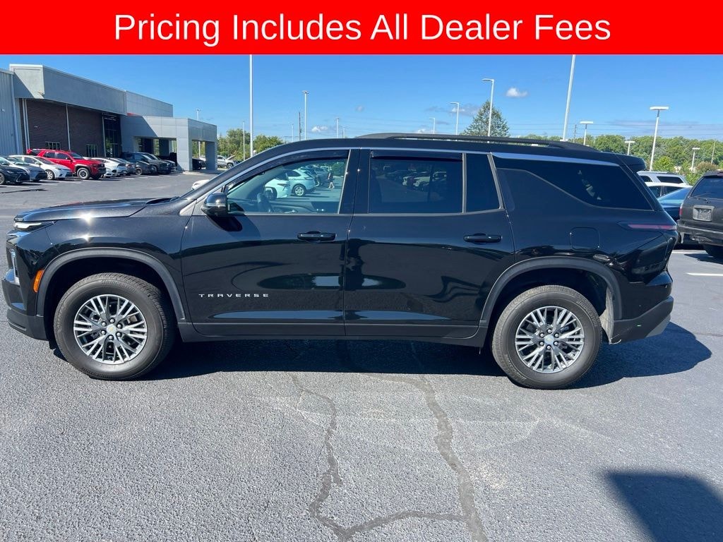Used 2024 Chevrolet Traverse LT SUV