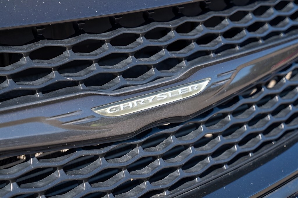 2019 Chrysler Pacifica Touring Plus photo 3