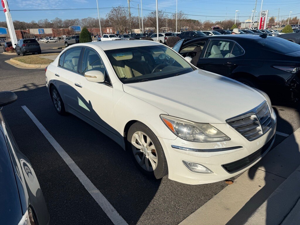 2012 Hyundai Genesis 3.8 photo 2