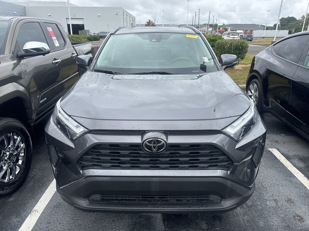2023 Toyota RAV4 XLE photo 2