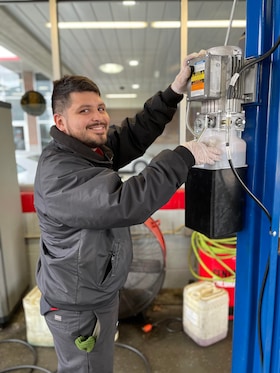 Staff member Ricardo Castaneda from 0ad4bae33bdb