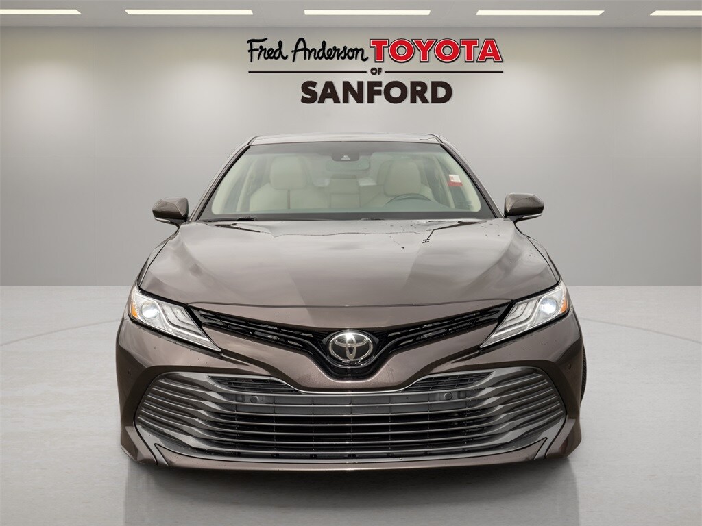 2018 Toyota Camry XLE photo 2