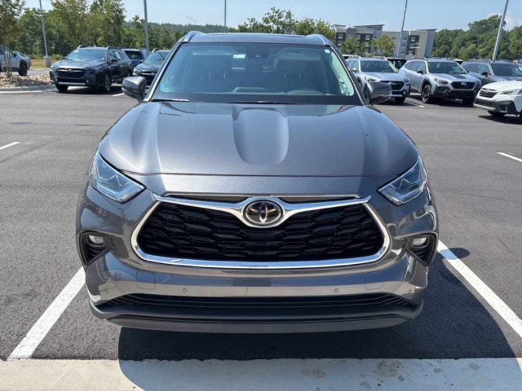 2021 Toyota Highlander Limited's photo